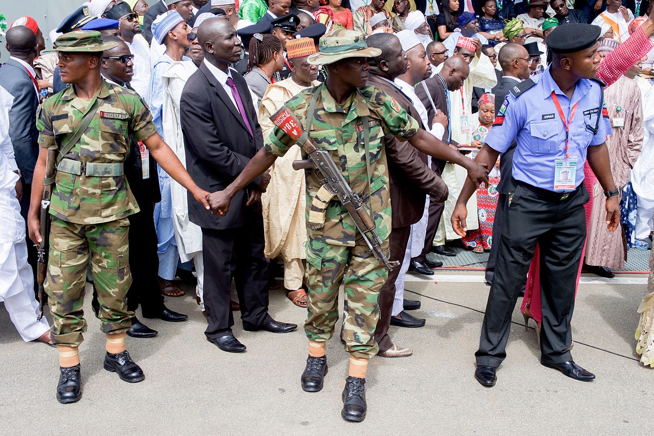 Security_Personnel_Hold_Hands_to_Form_Human_Chain_as_Nigerian_President_Jonathan_Transferred_Power_to_President-Elect_Buhari